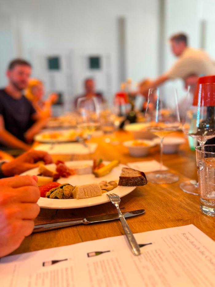 Sechs Häuser, fünf Regionen — Champagner am Tisch